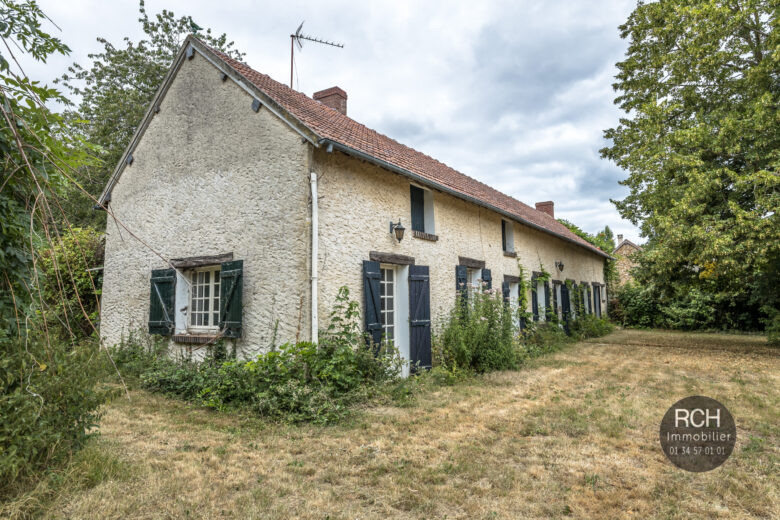 Photos du bien : Grandchamp – Charmante maison ancienne à restaurer avec dépendances
