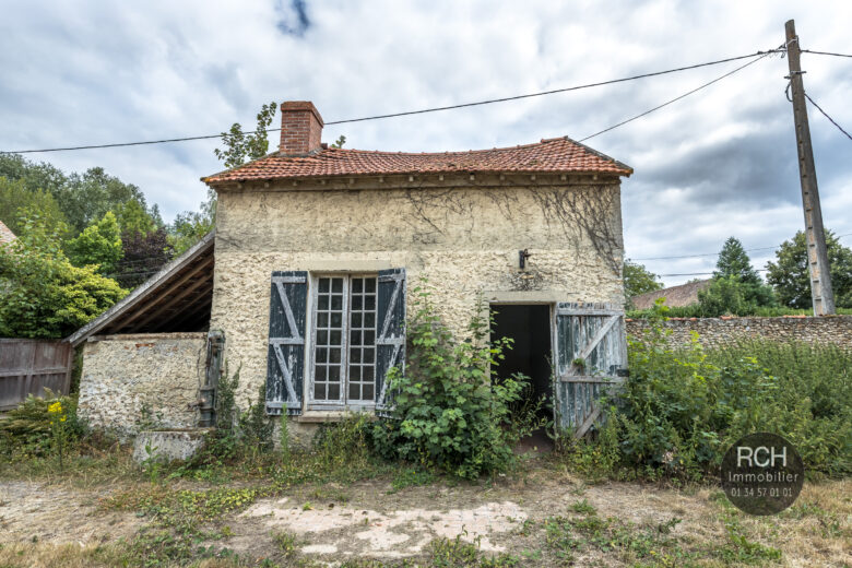 Photos du bien : Grandchamp – Charmante maison ancienne à restaurer avec dépendances