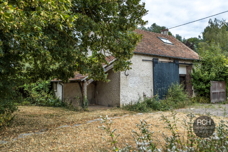 Photos du bien : Grandchamp – Charmante maison ancienne à restaurer avec dépendances