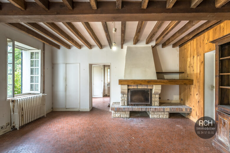 Photos du bien : Grandchamp – Charmante maison ancienne à restaurer avec dépendances