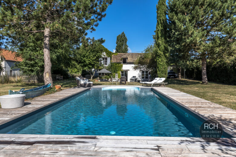Photos du bien : Villiers-le-Mahieu – Belle maison ancienne avec piscine