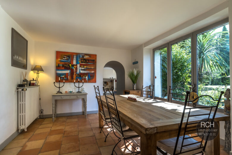 Photos du bien : Villiers-le-Mahieu – Belle maison ancienne avec piscine
