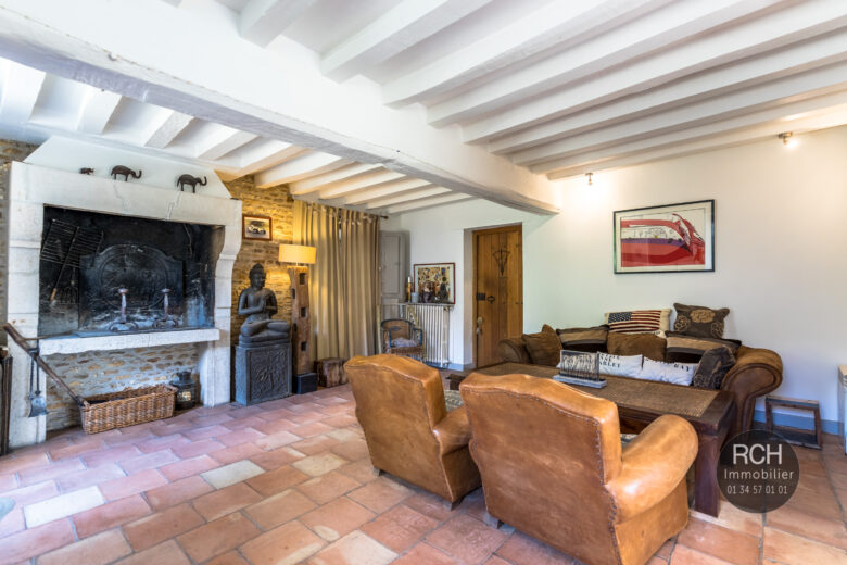 Photos du bien : Villiers-le-Mahieu – Belle maison ancienne avec piscine