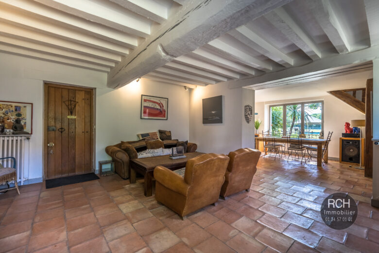 Photos du bien : Villiers-le-Mahieu – Belle maison ancienne avec piscine