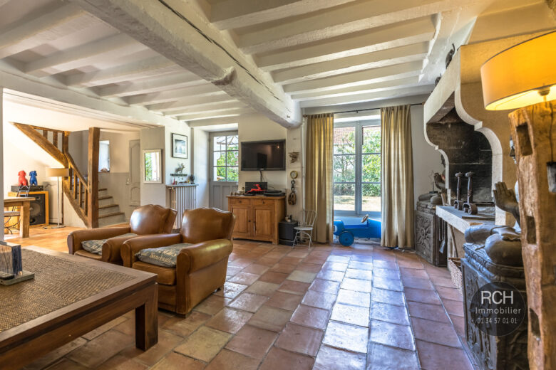 Photos du bien : Villiers-le-Mahieu – Belle maison ancienne avec piscine