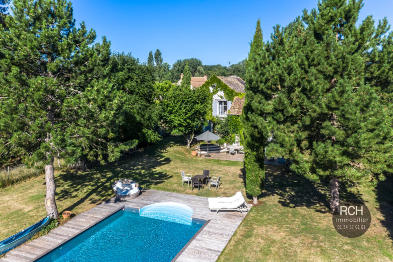 Photos du bien : Villiers-le-Mahieu – Belle maison ancienne avec piscine
