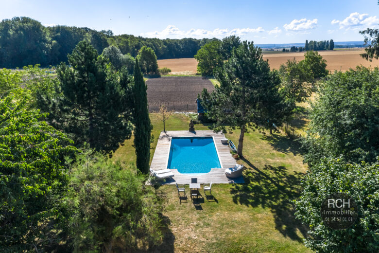 Photos du bien : Villiers-le-Mahieu – Belle maison ancienne avec piscine