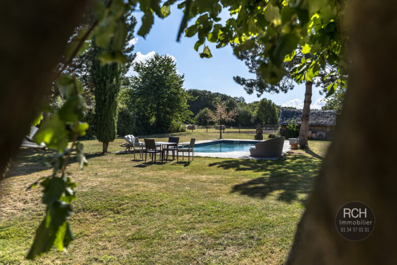 Photos du bien : Villiers-le-Mahieu – Belle maison ancienne avec piscine
