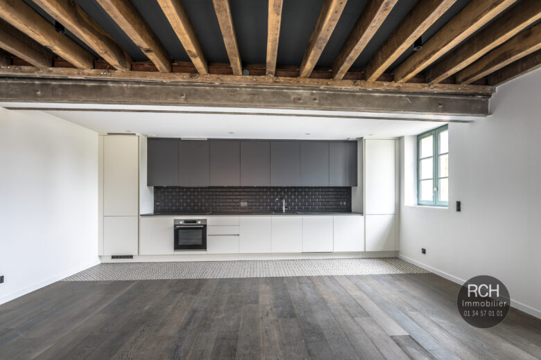 Photos du bien : Exclusivité – Galluis – Charmant duplex entièrement restauré