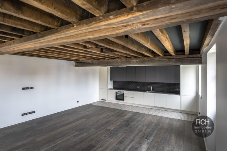 Photos du bien : Exclusivité – Galluis – Charmant duplex entièrement restauré