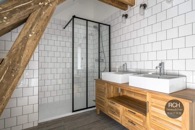 Photos du bien : Exclusivité – Galluis – Charmant duplex entièrement restauré