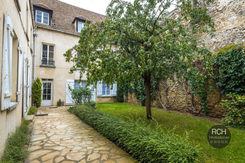 Photos du bien : Houdan centre – Très bel appartement en plein coeur de Houdan