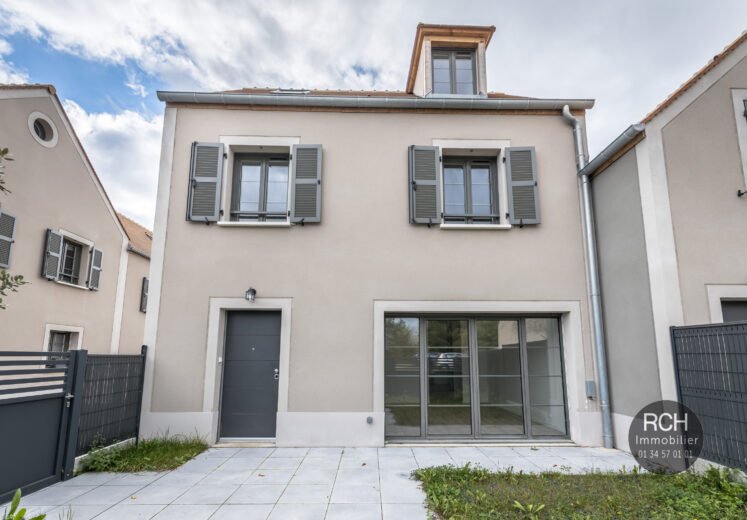 Photos du bien : Exclusivité – Maison de ville 4 pièces avec jardin – Houdan centre