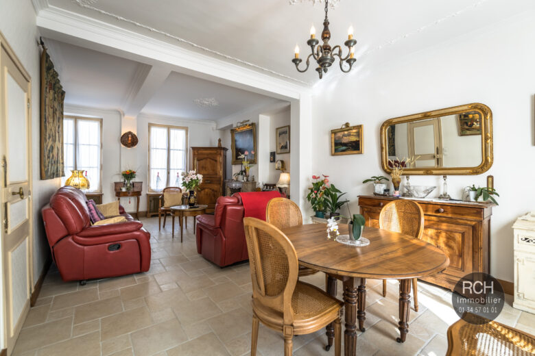 Photos du bien : Septeuil – Charmante maison ancienne en plein centre ville avec dépendance