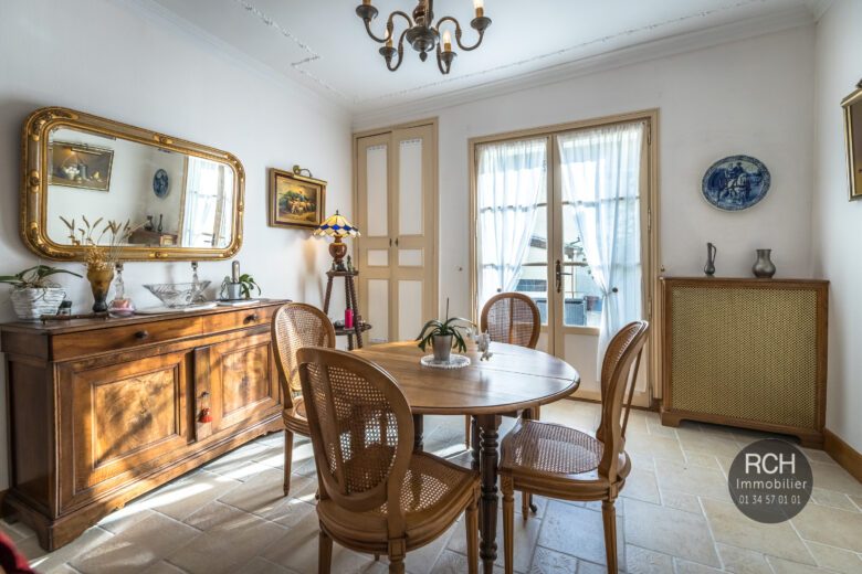 Photos du bien : Septeuil – Charmante maison ancienne en plein centre ville avec dépendance