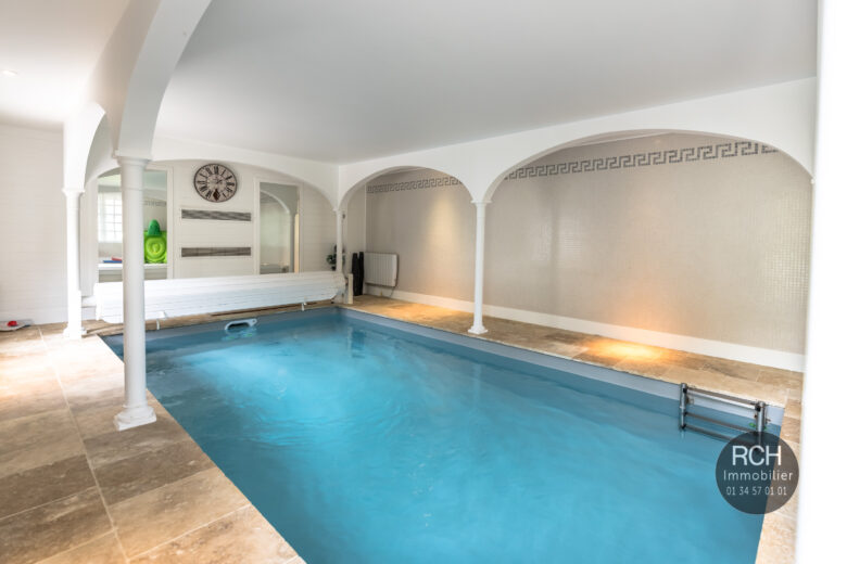 Photos du bien : Condé-sur-Vesgre – Charmante propriété ancienne avec dépendance, tennis et piscine
