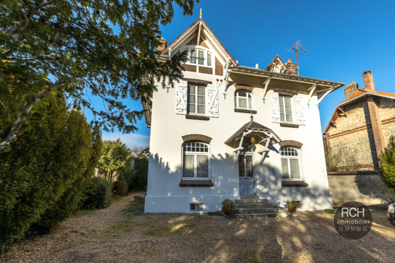 Photos du bien : Houdan – Charmante maison de 1905 avec commerces, école et gare à pieds.