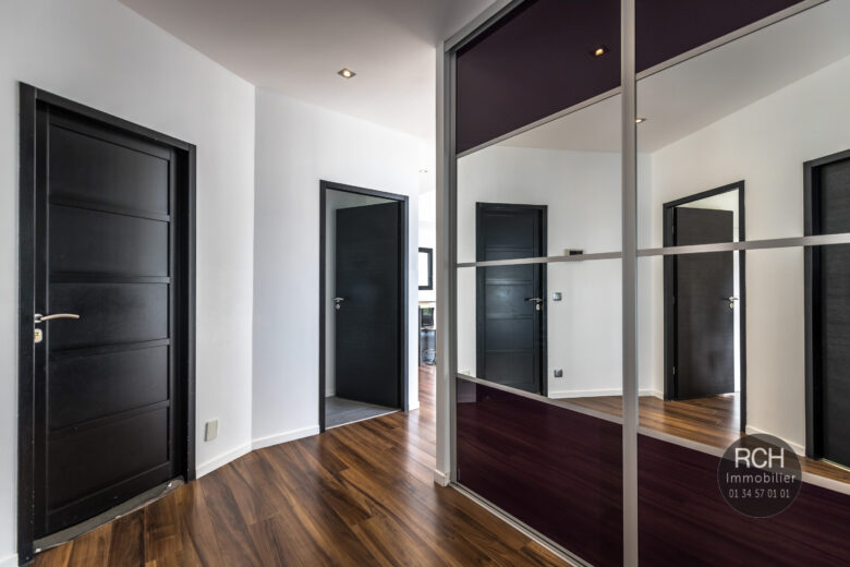 Photos du bien : Exclusivité – Bourdonné – Jolie maison contemporaine de 2013 avec piscine