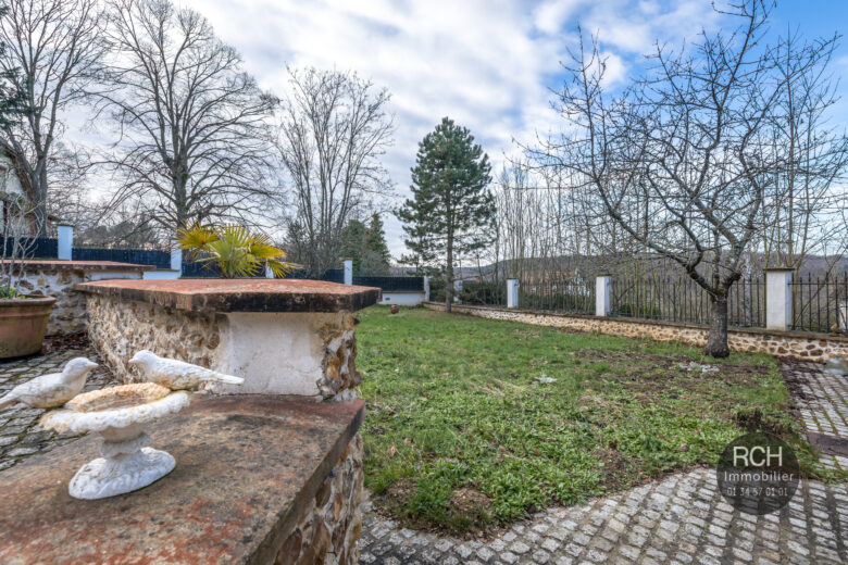 Photos du bien : Exclusivité – Les Mesnuls – Maison ancienne parfaitement restaurée avec des matériaux de qualité