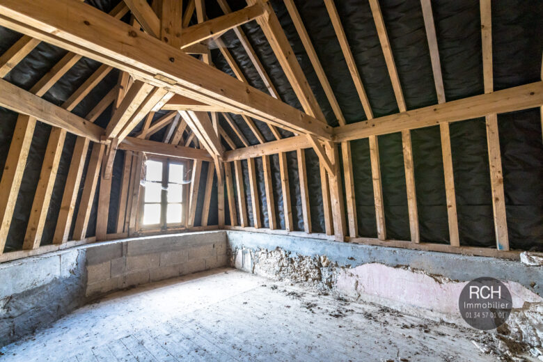 Photos du bien : Exclusivité – Montfort l’Amaury – Bâtiment à rénover en plein coeur de Montfort l’Amaury