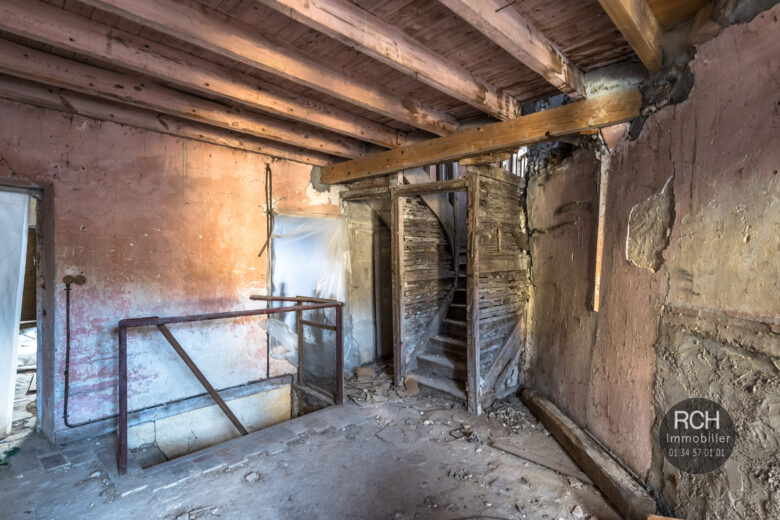 Photos du bien : Exclusivité – Montfort l’Amaury – Bâtiment à rénover en plein coeur de Montfort l’Amaury