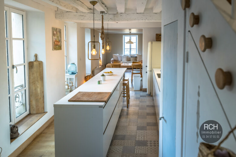 Photos du bien : Exclusivité – Montfort-L’Amaury centre – Charmante maison ancienne entièrement restaurée