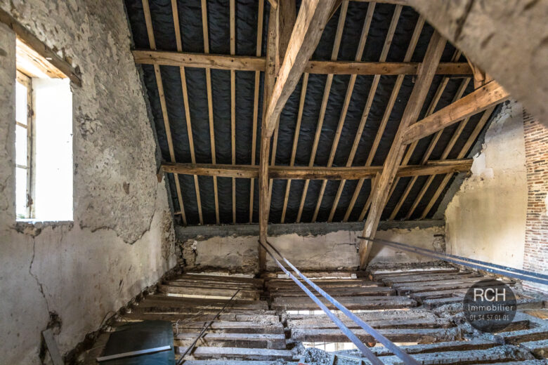 Photos du bien : Exclusivité – Montfort l’Amaury – Bâtiment à rénover en plein coeur de Montfort l’Amaury
