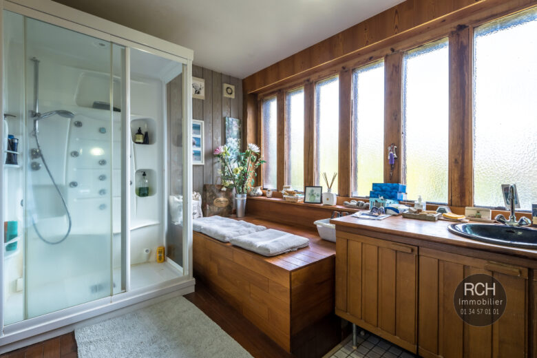 Photos du bien : Poigny-La-Foret – Jolie maison avec tennis