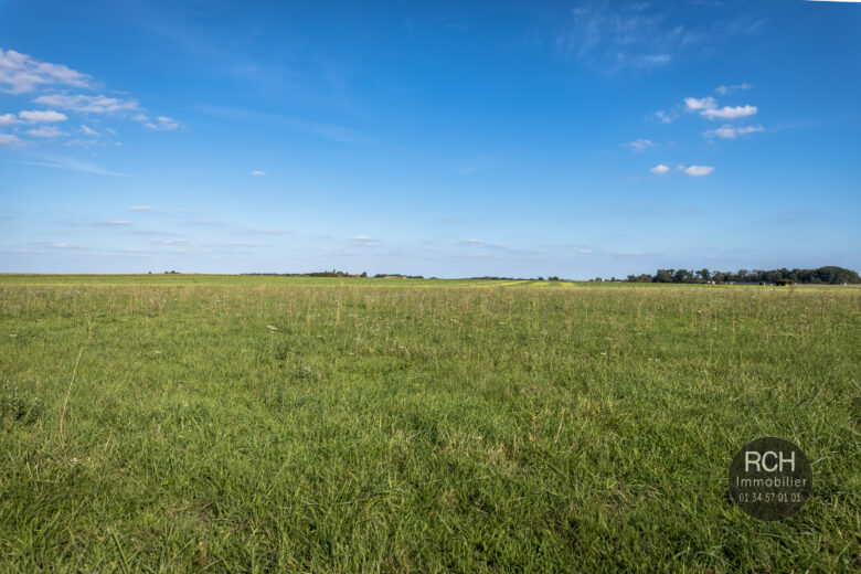 Photos du bien : Civry-la-Forêt – Terrain à bâtir de 1787 m²
