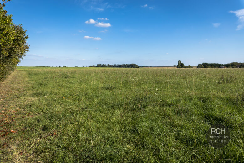 Photos du bien : Civry-la-Forêt – Terrain à bâtir de 989 m2