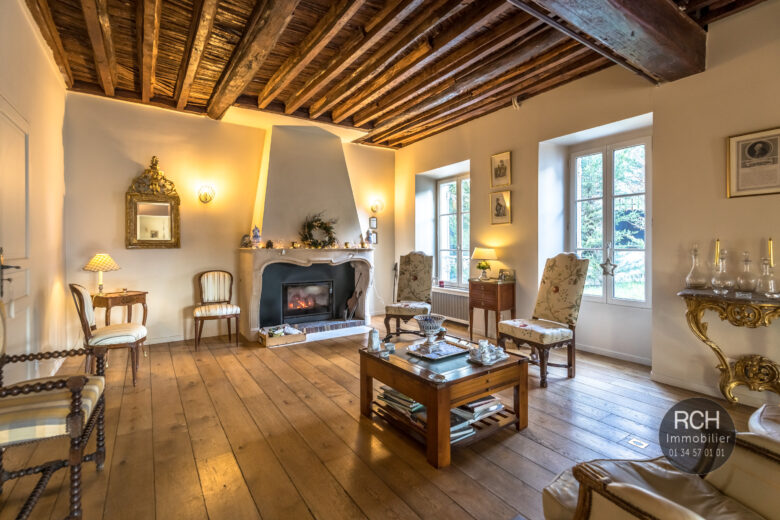 Photos du bien : Exclusivité – Les Mesnuls – Maison ancienne parfaitement restaurée avec des matériaux de qualité