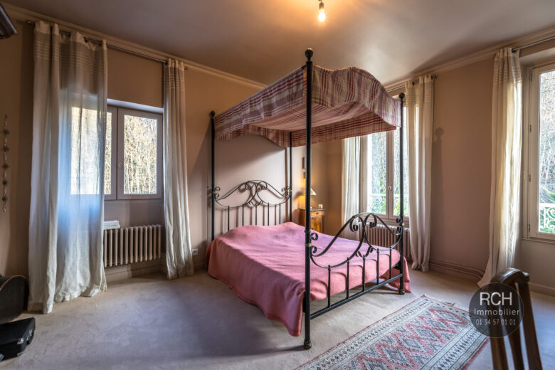 Photos du bien : Exclusivité – Les Mesnuls – Maison ancienne parfaitement restaurée avec des matériaux de qualité