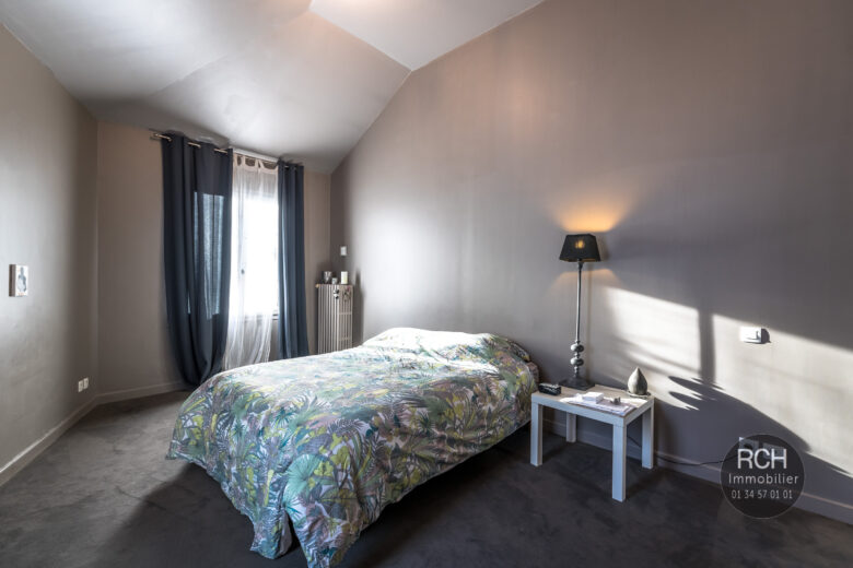 Photos du bien : Exclusivité – Les Mesnuls – Maison ancienne parfaitement restaurée avec des matériaux de qualité