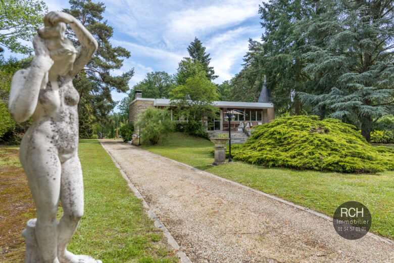 Photos du bien : Adainville – Dans un environnement exceptionnel maison des années 50 avec piscine et dépendance