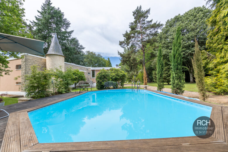 Photos du bien : Adainville – Dans un environnement exceptionnel maison des années 50 avec piscine et dépendance