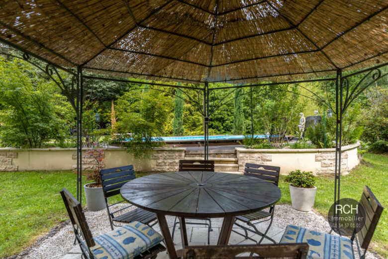 Photos du bien : Adainville – Dans un environnement exceptionnel maison des années 50 avec piscine et dépendance