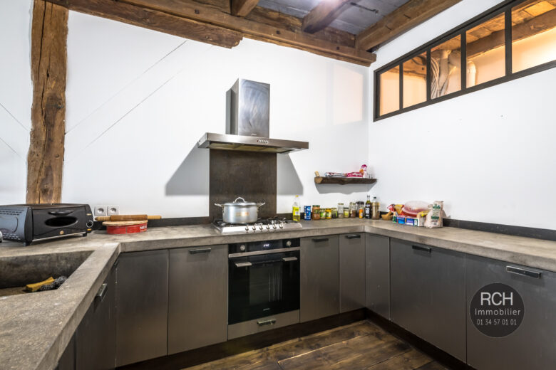 Photos du bien : Galluis – Jolie maison de ville entièrement restaurée
