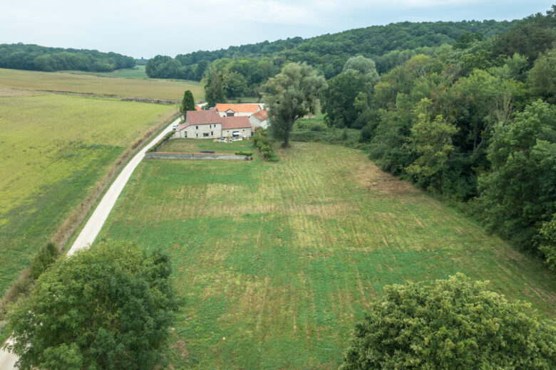 Photos du bien : Lévis-Saint-Nom – Parc de la vallée de chevreuse, propriété entièrement rénovée
