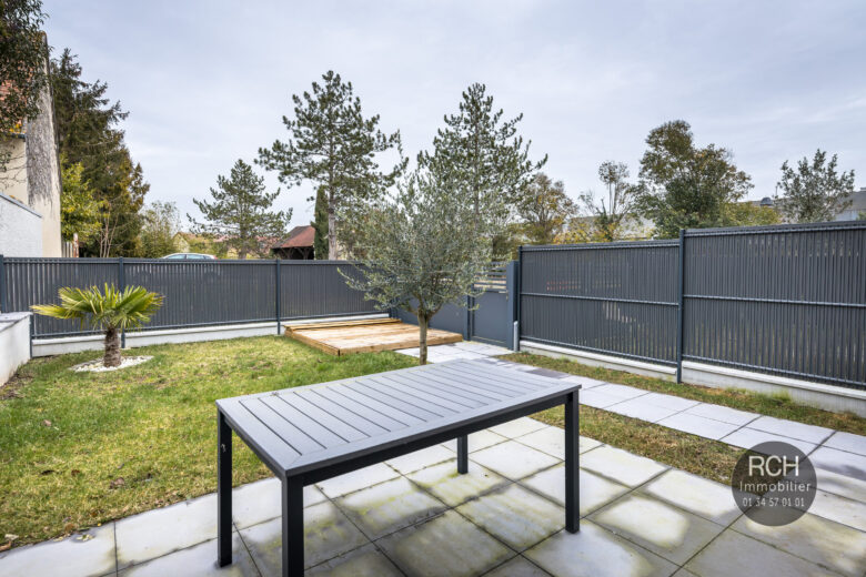 Photos du bien : Houdan – Maison de ville 3 pièces avec jardin
