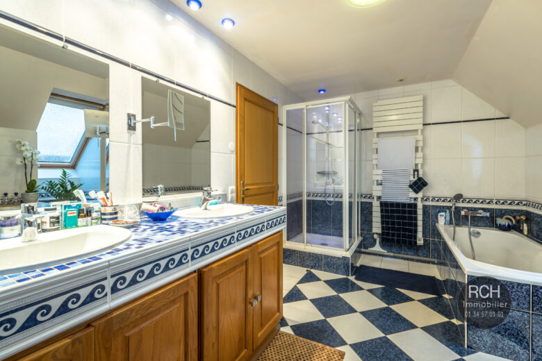 Photos du bien : Méré – Très jolie maison parfaitement entretenue
