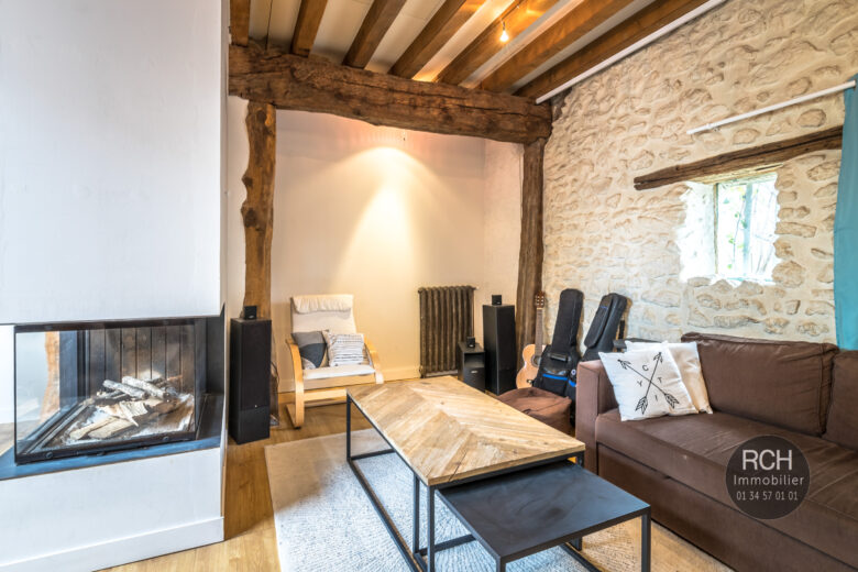 Photos du bien : Exclusivité – Montchauvet – Charmante maison ancienne entièrement restaurée avec goût