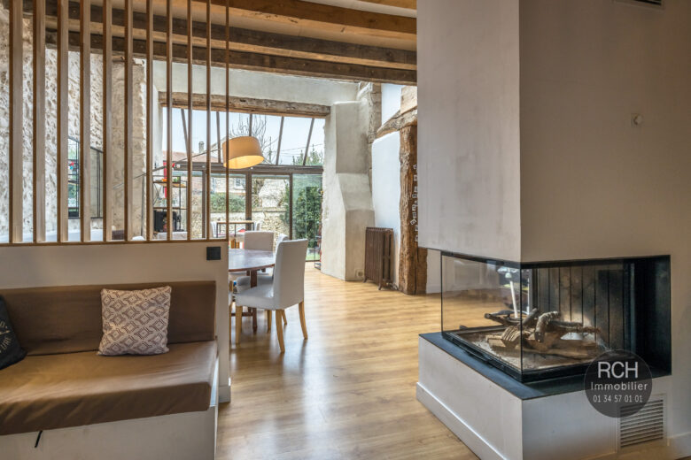Photos du bien : Exclusivité – Montchauvet – Charmante maison ancienne entièrement restaurée avec goût