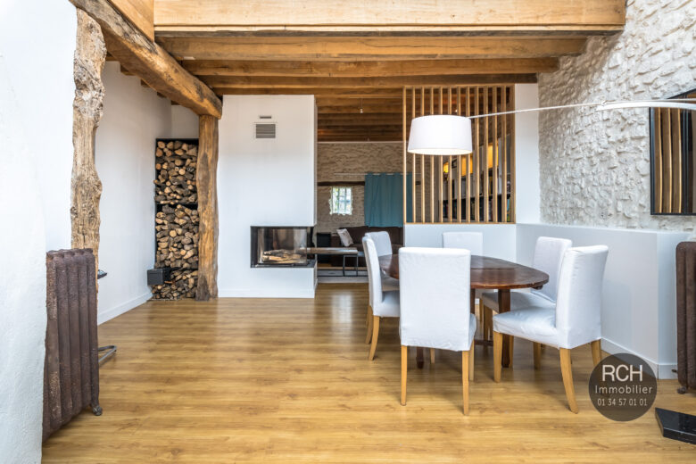 Photos du bien : Exclusivité – Montchauvet – Charmante maison ancienne entièrement restaurée avec goût