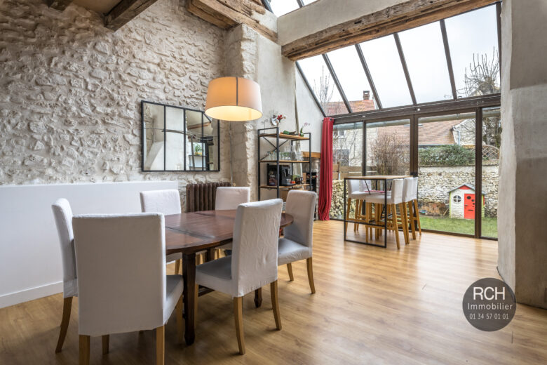 Photos du bien : Exclusivité – Montchauvet – Charmante maison ancienne entièrement restaurée avec goût