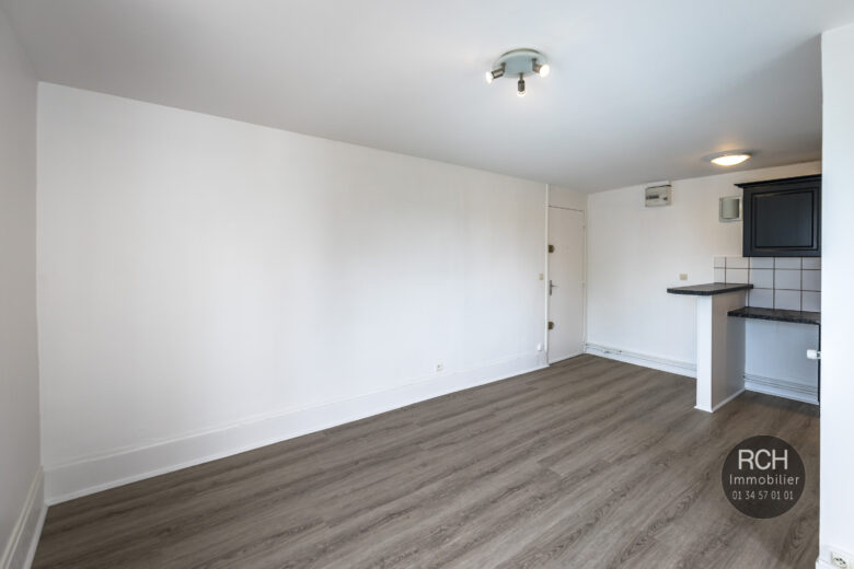 Photos du bien : Exclusivité – Studio en plein centre de Montfort l’Amaury