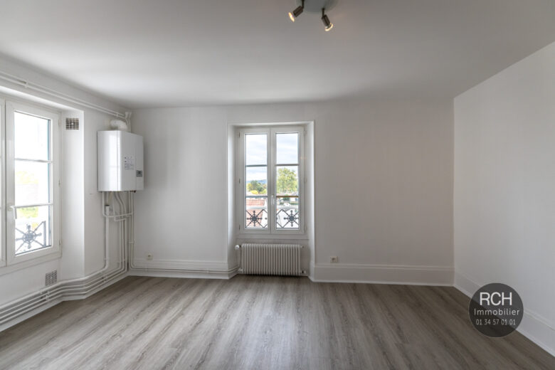 Photos du bien : Exclusivité – Studio en plein centre de Montfort l’Amaury