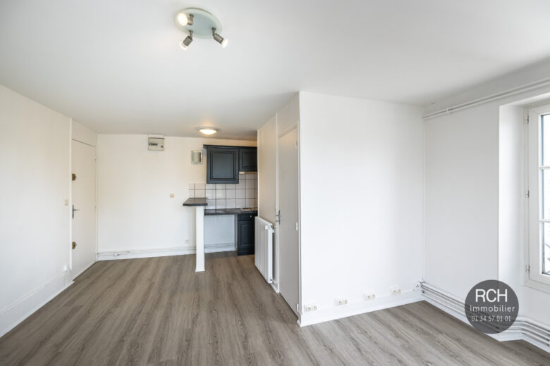 Photos du bien : Exclusivité – Studio en plein centre de Montfort l’Amaury