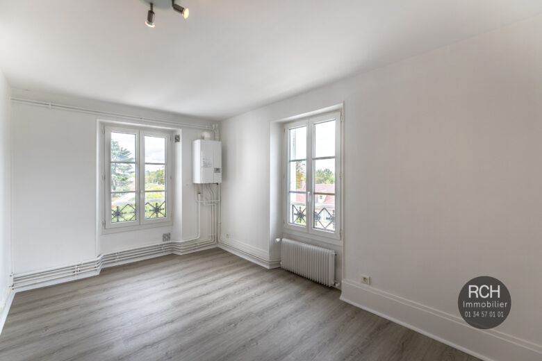 Photos du bien : Exclusivité – Studio en plein centre de Montfort l’Amaury