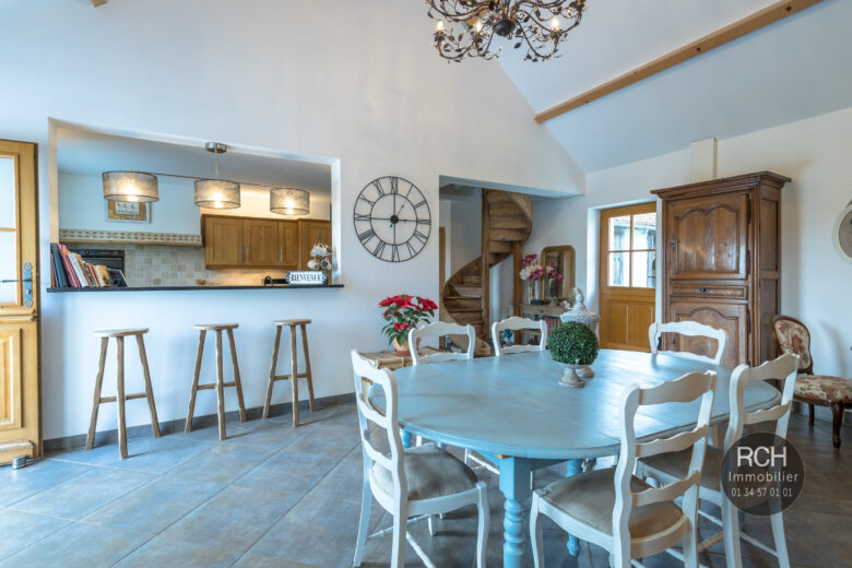 Photos du bien : Exclusivité – Orgerus – Très bel ensemble de maisons anciennes dans un superbe environnement