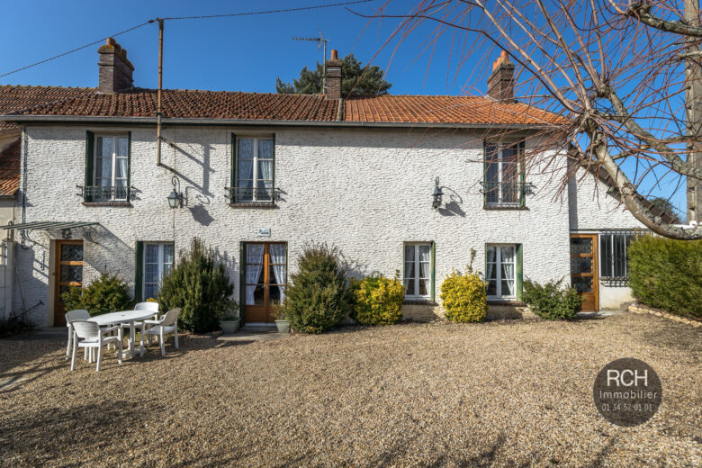 Photos du bien : Gambais – Maison à rénover avec beau potentiel
